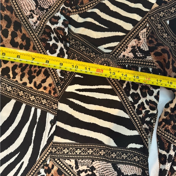 EsQualo Animal Print Button Blouse – Elegant Ruffle Detail –  New - Picture 9 of 9